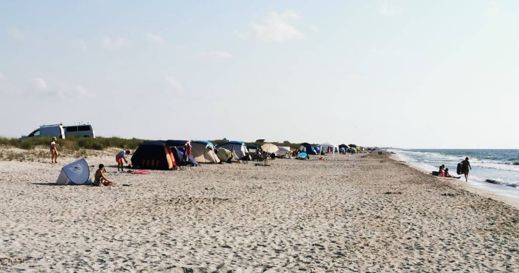 Imagine pentru articolul: Dezvoltatorul de la Corbu: Plaja nu mai e de mult sălbatică. Turiștii lasă în urmă multe gunoaie