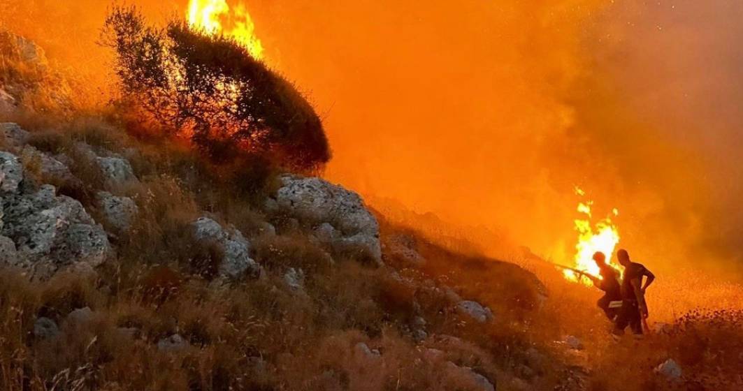 Imagine pentru articolul: Incendii puternice în Italia, în apropiere de Roma