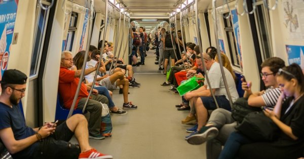 Imagine pentru articolul: Metroul din București transportă aproape un sfert din toți călătorii din...
