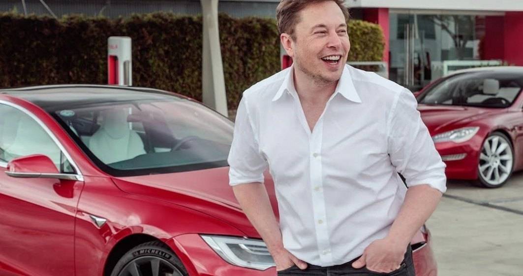 Imagine pentru articolul: Elon Musk lovește din nou: A vândut parfum „Păr ars” de 1 milion de dolari