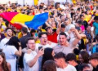 Poza 4 pentru galeria foto FOTO | EURO 2024, la mall: Românii s-au îngrămădit să vadă meciurile tricolorilor în centrele comerciale Iulius din Iaşi, Timişoara, Cluj şi Suceava