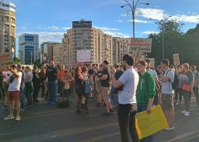 Imagine: Renumărarea voturilor. Continuă protestele în Piața Victoriei: Dacă nu ați...
