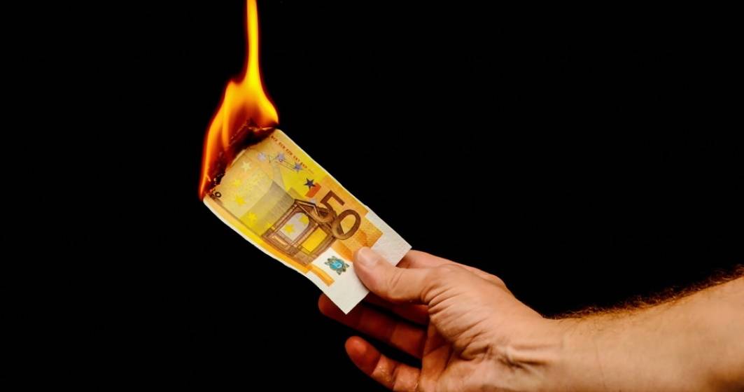 Imagine pentru articolul: Banii, românii și frica. Psihoterapeut: Când oamenii au bani, parcă îi arde buzunarul să cheltuiască