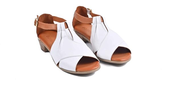 Imagine pentru articolul: Cum să alegi o pereche de sandale: Ghid pentru o vară confortabilă și elegantă