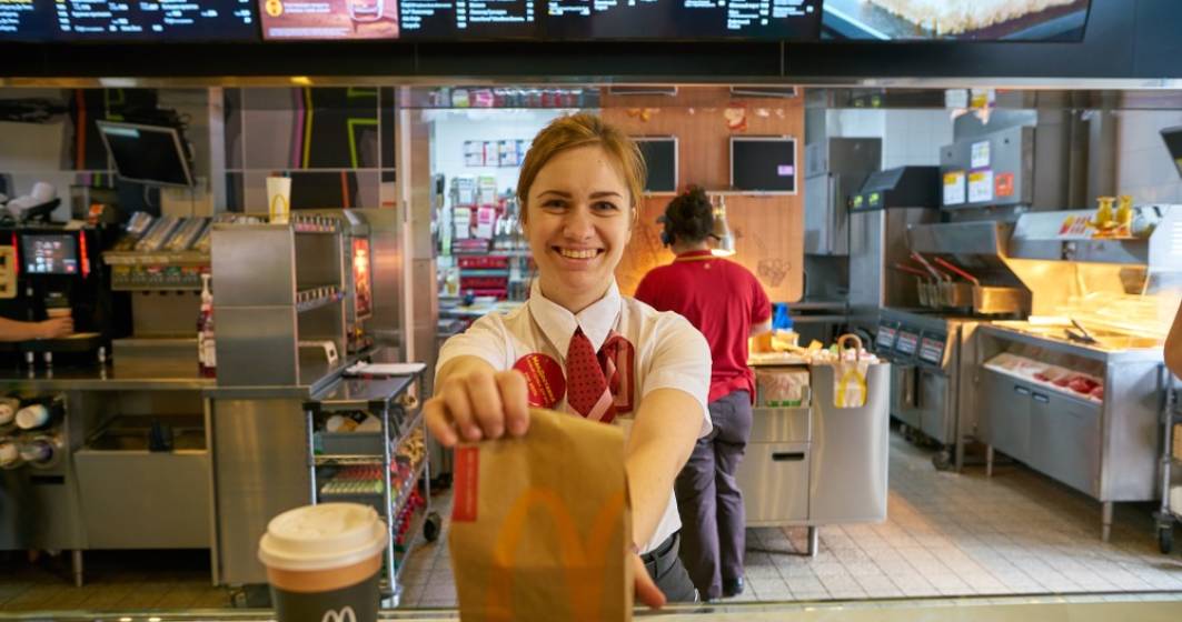 Imagine pentru articolul: La cat ajunge salariul unui angajat dintr-un restaurant McDonald`s din Romania