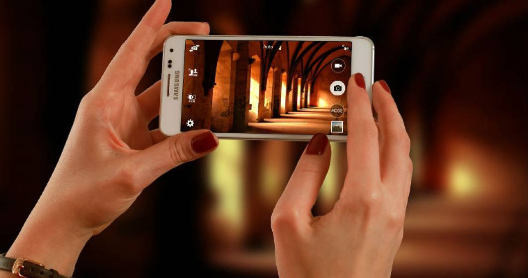 Imagine pentru articolul: Samsung ar putea lansa doua telefoane cu ecrane care se indoaie