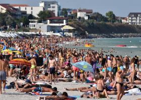 Imagine: Agențiile de turism susțin că tarifele pe litoralul românesc au scăzut anul...