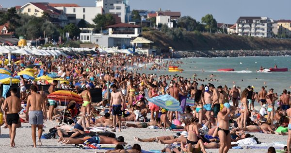 Imagine pentru articolul: Agențiile de turism susțin că tarifele pe litoralul românesc au scăzut anul...