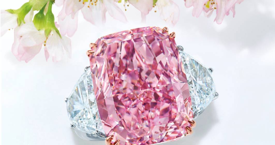Imagine pentru articolul: Cum arată nestemata care ar putea spulbera recordul actual al celui mai scump diamant roz-violet vândut la licitație
