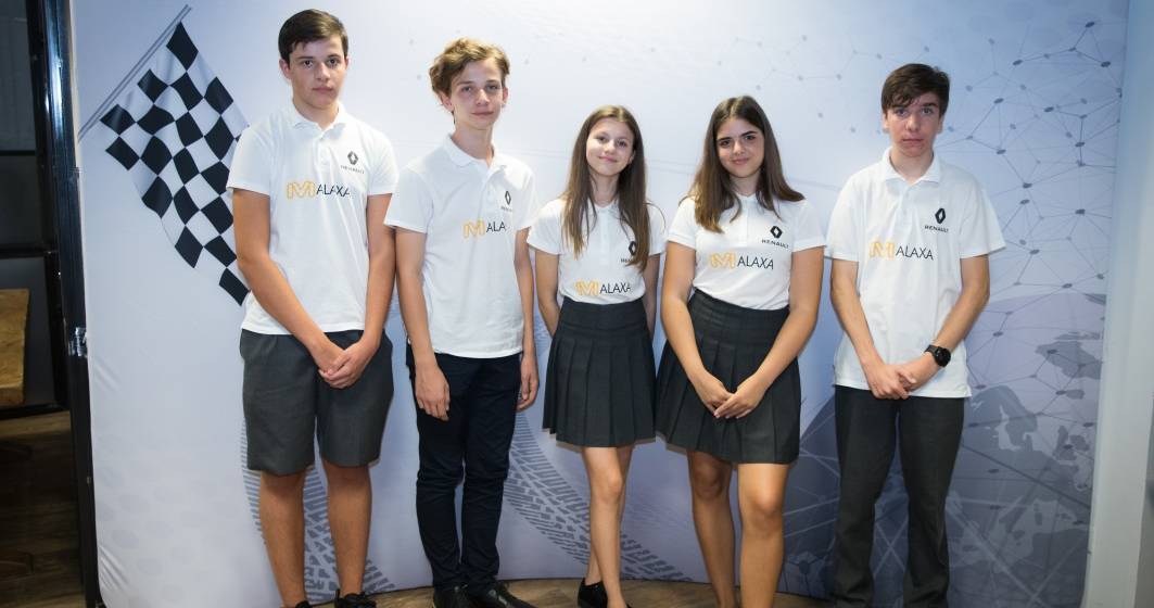 Imagine pentru articolul: Cinci elevi reprezinta Romania la o competitie internationala de Formula 1 in scoli