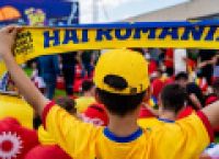 Poza 3 pentru galeria foto FOTO | EURO 2024, la mall: Românii s-au îngrămădit să vadă meciurile tricolorilor în centrele comerciale Iulius din Iaşi, Timişoara, Cluj şi Suceava