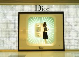 Imagine: Cât costă de fapt o geantă Dior de 2.780 de dolari. Diferență colosală între...
