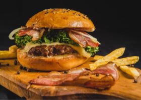 Imagine: Analiză Glovo: Românii sunt cei mai mari consumatori de burgeri din Europa de...