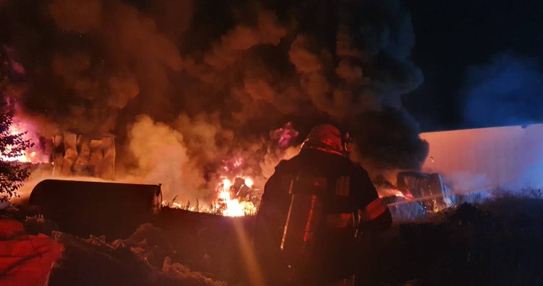 Imagine pentru articolul: Incendiu puternic, izbucnit la un depozit din Pantelimon: zece autospeciale sunt prezente