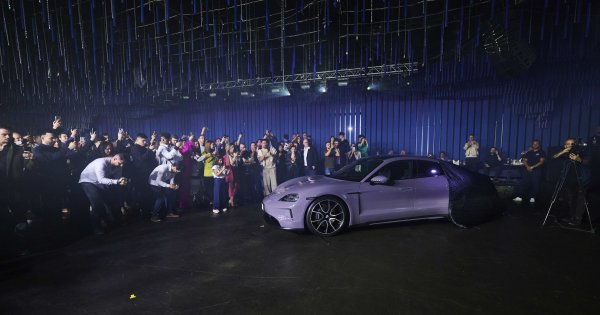 Imagine pentru articolul: GALERIE FOTO | Cel mai puternic Porsche din istorie a fost lansat în România....