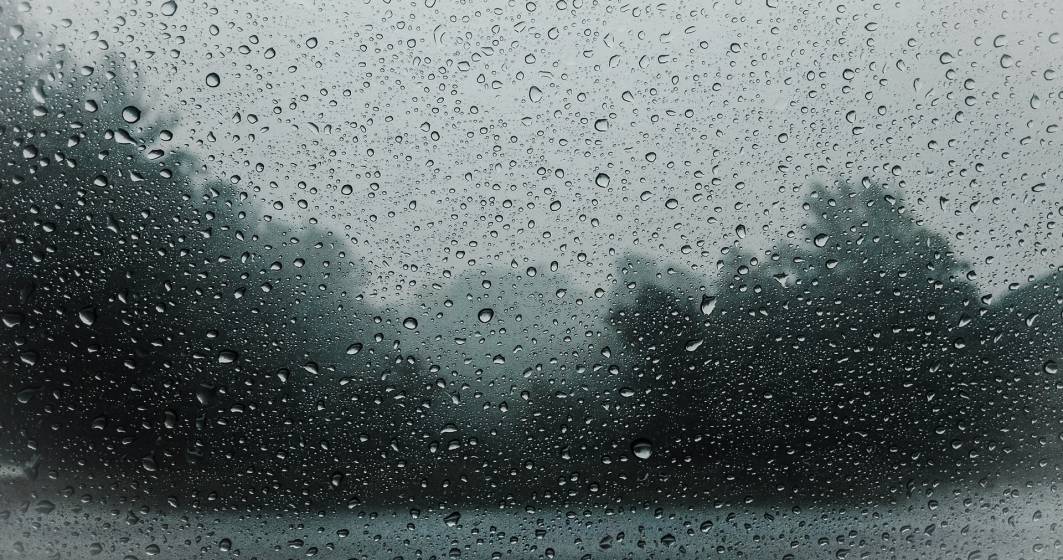 Imagine pentru articolul: Cod galben de ploi torențiale și vijelii pentru jumătate din țară. În București va fi caniculă