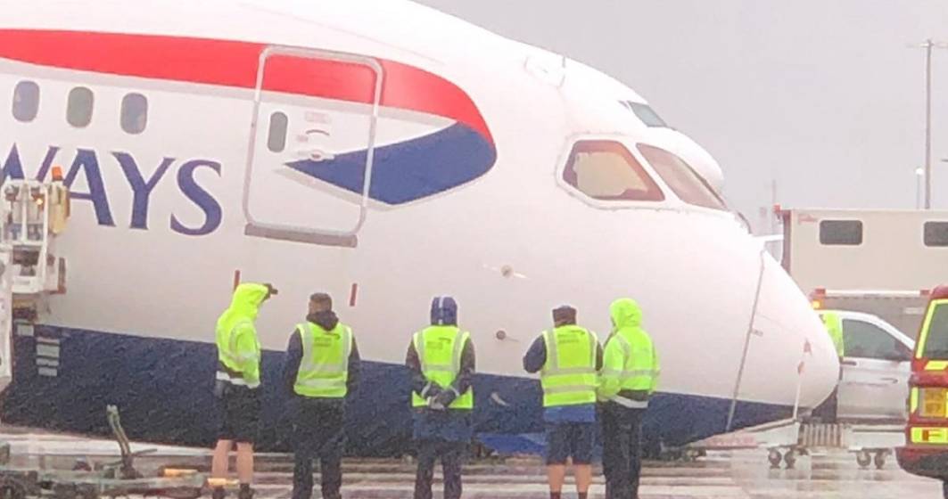Imagine pentru articolul: Un avion Dreamliner 787 al British Airways a ajuns cu „nasul” în asfalt, pe Aeroportul Heathrow