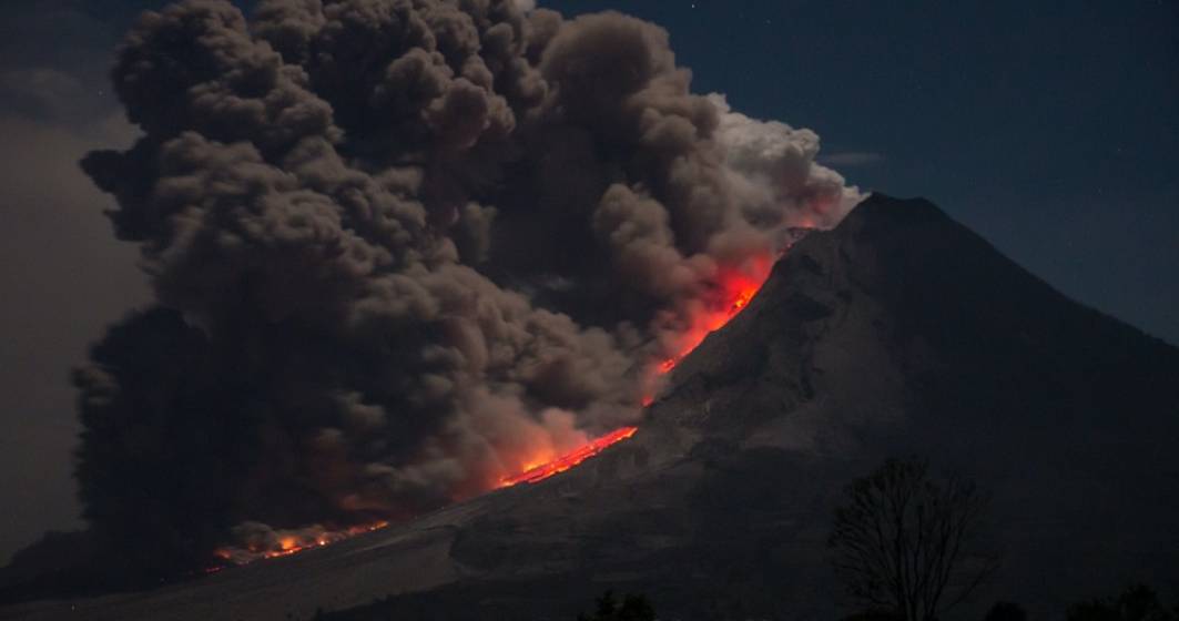Imagine pentru articolul: Cum poți să vezi live momentul când erupe un vulcan, în orice colț al Planetei