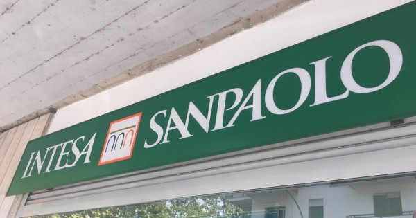 Imagine pentru articolul: BREAKING: O nouă fuziune bancară pe piața din România - Intesa Sanpaolo a...
