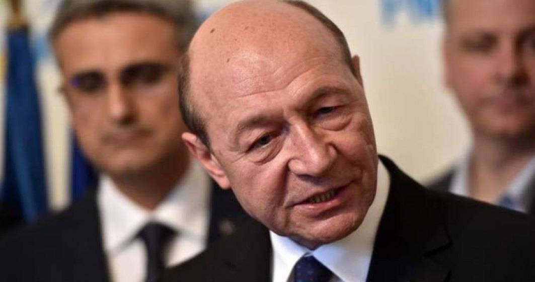 Imagine pentru articolul: Băsescu: Trump, pe cale să îşi facă ţara praf şi pulbere
