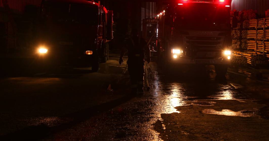 Imagine pentru articolul: Incendiu pe şoseaua Chitilei din Capitală. Pompierii intervin cu 14 autospeciale