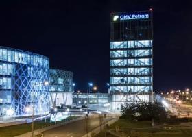 Imagine: OMV Petrom cumpără cea mai mare reţea de încărcare pentru vehicule electrice...