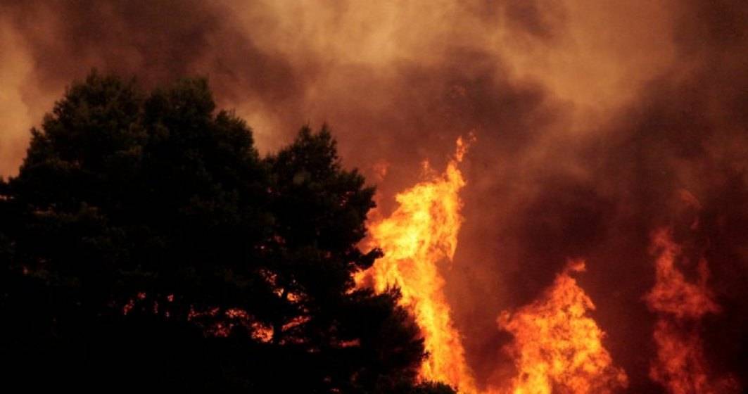Imagine pentru articolul: Incendiu la o casa din Bucuresti, extins la un bloc. Cinci persoane au avut nevoie de primul ajutor