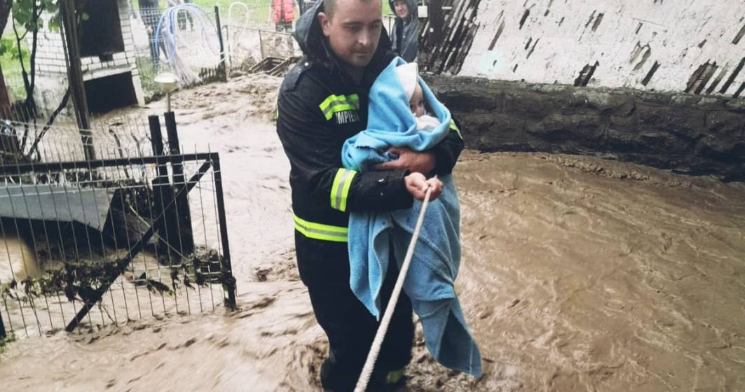 Imagine pentru articolul: FOTO Inundații grave în toată țara: trei persoane au murit, o fetiță a fost luată de viitură