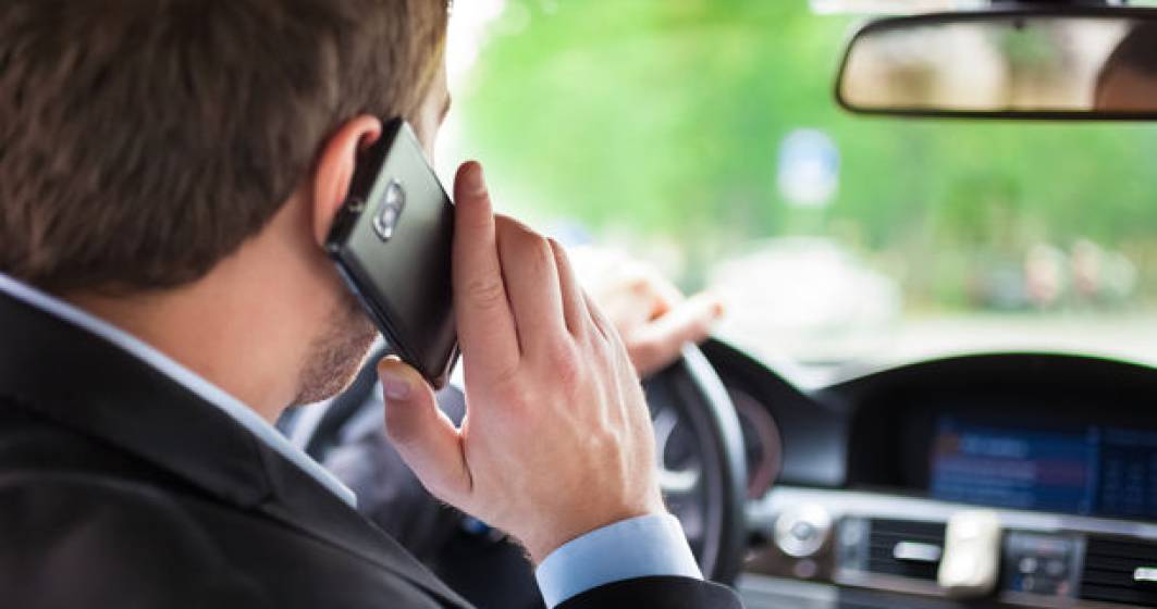 Imagine pentru articolul: Francezii interzic folosirea telefoanelor mobile in masini, chiar si cand acestea sunt trase pe dreapta