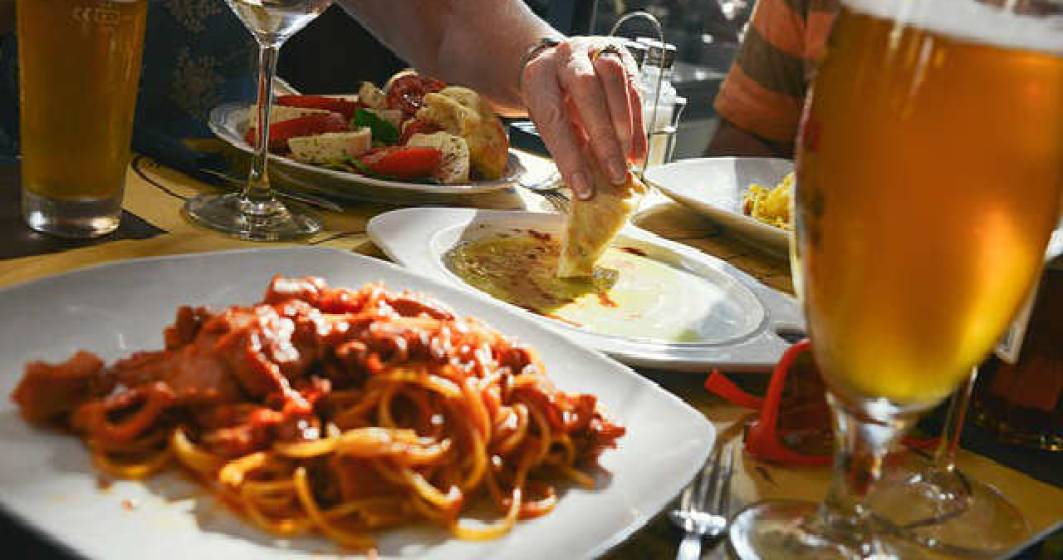 Imagine pentru articolul: Romanii au redus consumul de calorii in 2015, dar cunsuma prea multa paine. In Romania, cel mai mult mananca pensionarii