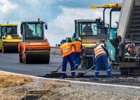 Imagine: Un constructor de autostrăzi explică de ce unele firme termină mai repede...