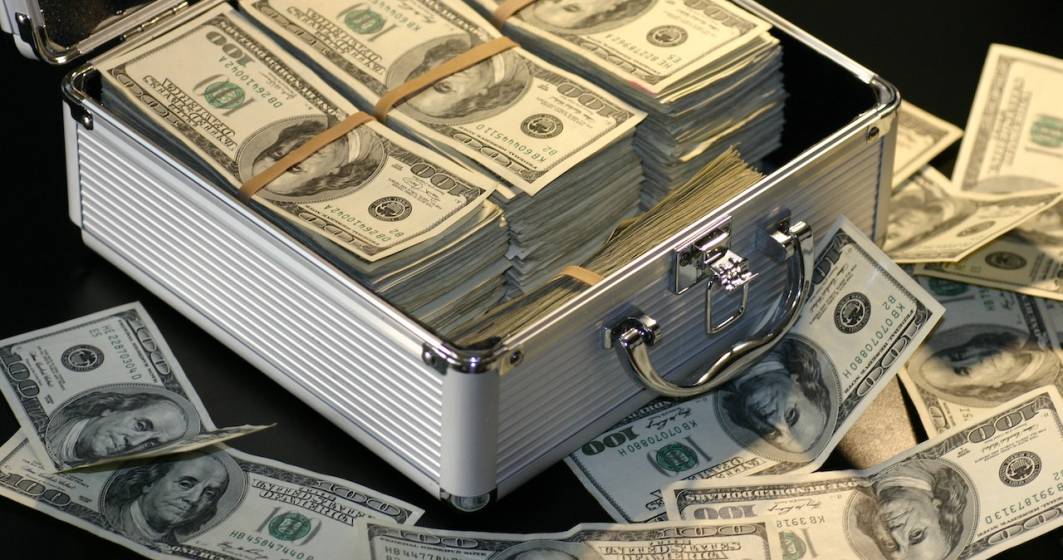 Imagine pentru articolul: O contabilă a furat 29 de milioane de dolari de la o familie de milionari din Texas
