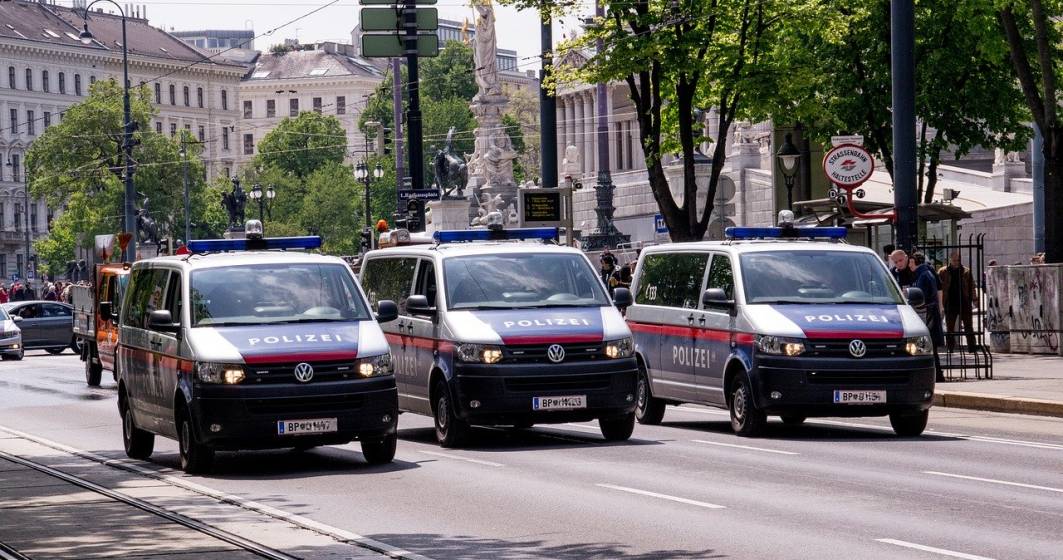 Imagine pentru articolul: COVID-19 | Poliția din Viena a înăbușit o manifestație apărută pe fondul restricțiilor de circulație