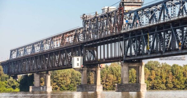 Imagine pentru articolul: Restricțiile au intrat în vigoare pe podul Giurgiu-Ruse. Care sunt...