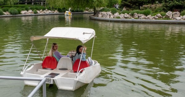 Imagine pentru articolul: FOTO: Bucureștenii se vor putea plimba gratuit cu barca, pe lacul din Parcul...