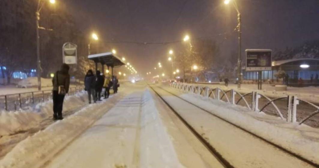 Imagine pentru articolul: Prima zapada din Bucuresti: Sase tramvaie sunt blocate in Capitala; tramvaiul 41 nu circula dinspre Piata Presei