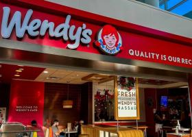 Imagine: Wendy’s deschide primele restaurante din România. Burgerii pătrați ai...