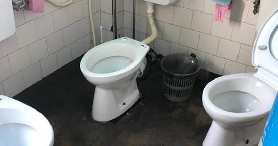 Imagine pentru articolul: Deputat USR semnaleaza: Spital din Cluj, toaleta cu trei veceuri intr-o incapere