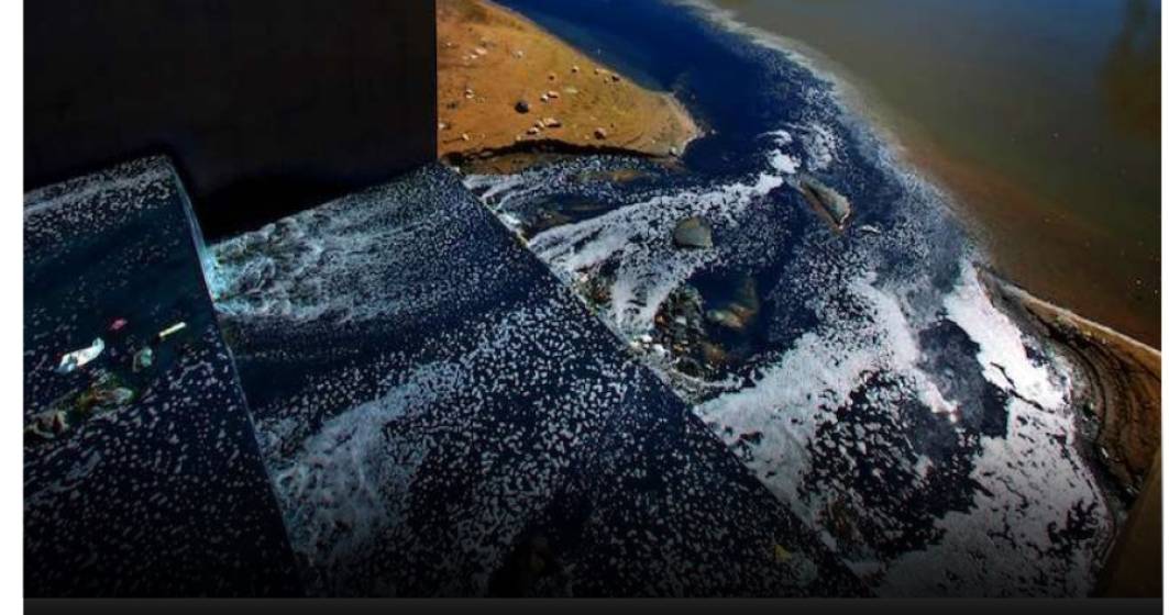 Imagine pentru articolul: Industria de fashion poluează râurile din Africa: apa capătă culoarea blugilor