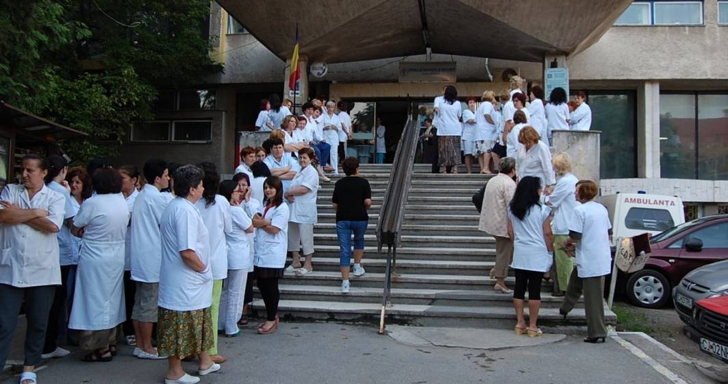 Imagine pentru articolul: Revista presei 6 august: protest spontan la Spitalul Universitar: "Medicii fac cheta pentru o galeata de Vinarom"
