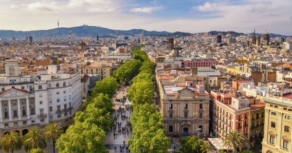 Imagine pentru articolul: La Rambla, una dintre cele mai cunoscute străzi din Barcelona, intră în...