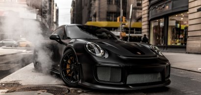 Porsche vrea să cumpere o parte din producătorul de baterii Varta