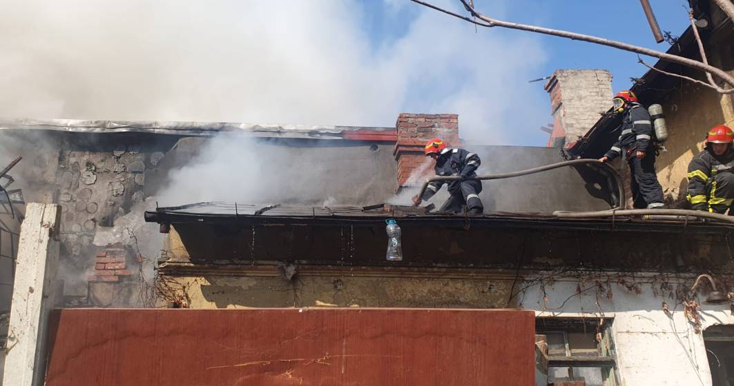 Imagine pentru articolul: Incendiu în centrul Capitalei. Anexa unei clădiri arde în apropierea Spitalului Filantropia