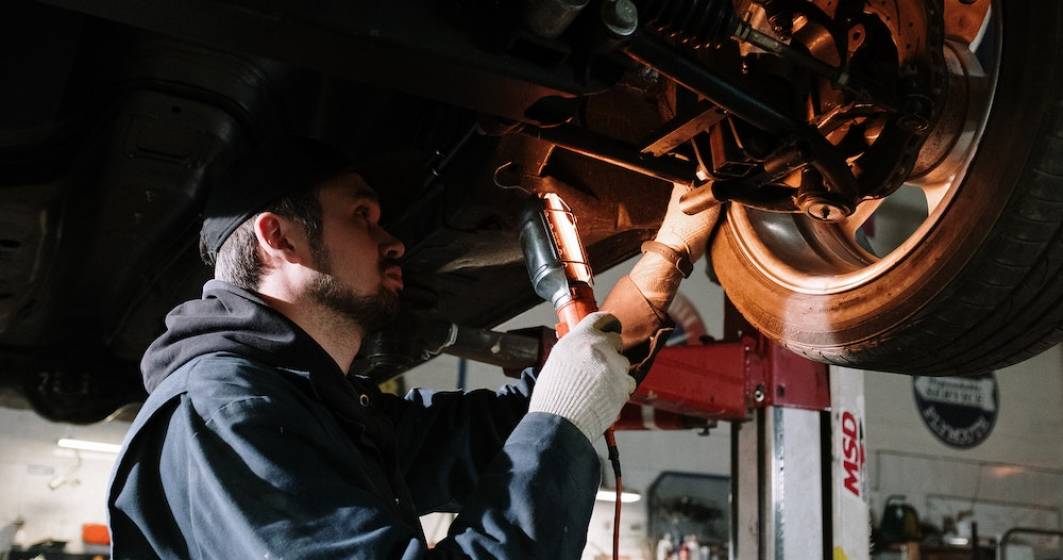 Imagine pentru articolul: Salarii în sectorul de service și reparații: Cât câștigă un mecanic auto și un electrician