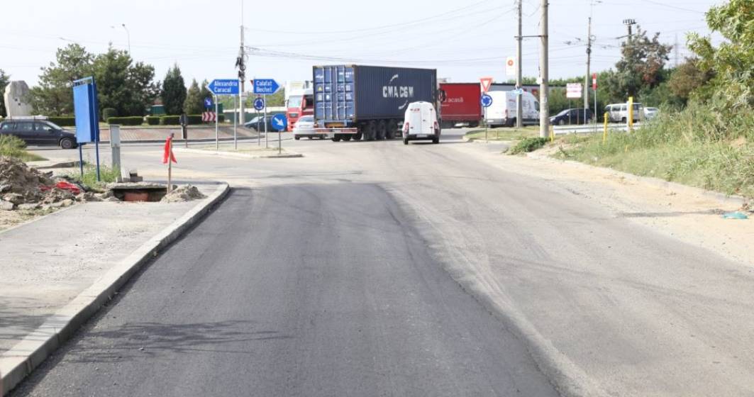 Imagine pentru articolul: Dilemele birocrației: Stradă asfaltată doar pe jumătate într-o comună din Dolj