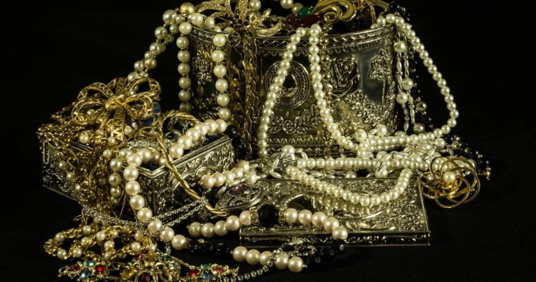Imagine pentru articolul: ANAF nu a reusit sa vanda cele 47 kilograme de bijuterii de aur si argint. Va incerca din nou la anul