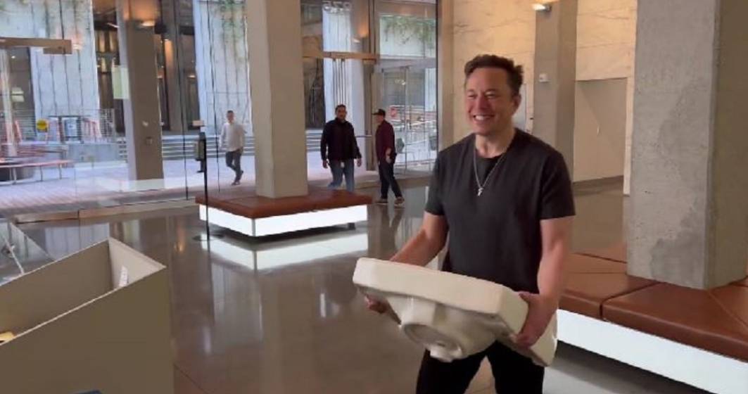Imagine pentru articolul: Elon Musk a intrat cu o chiuvetă în brațe, în sediul Twitter