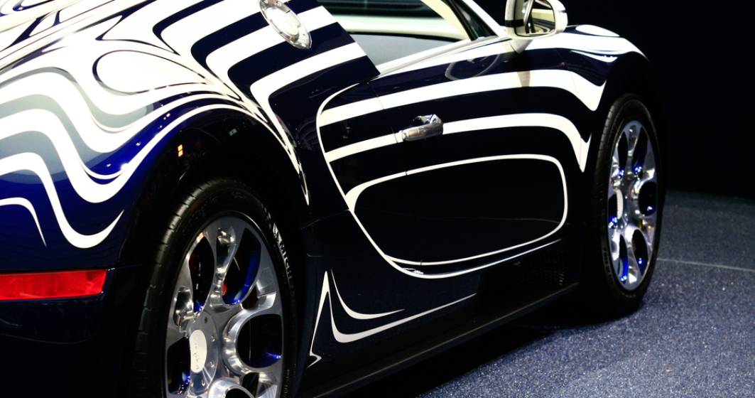 Imagine pentru articolul: Un Bugatti stă mai mult timp la vopsit decât le ia altor constructori să asambleze o mașină întreagă