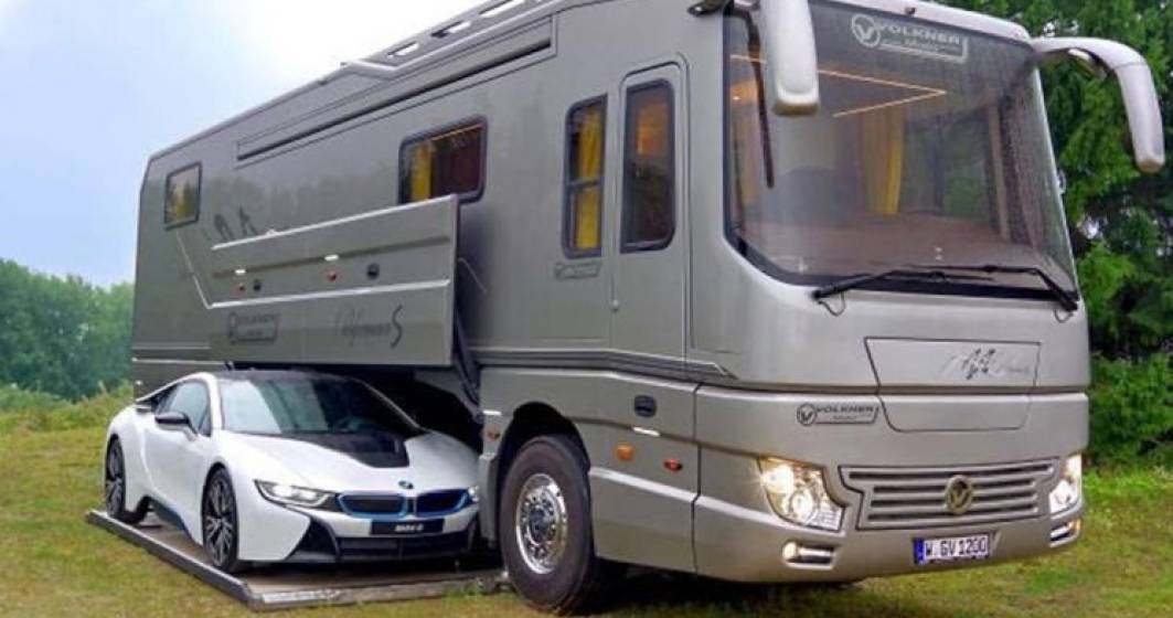 Imagine pentru articolul: Lux de cinci stele in 12 metri de autobuz cu garaj si un BMW i8...