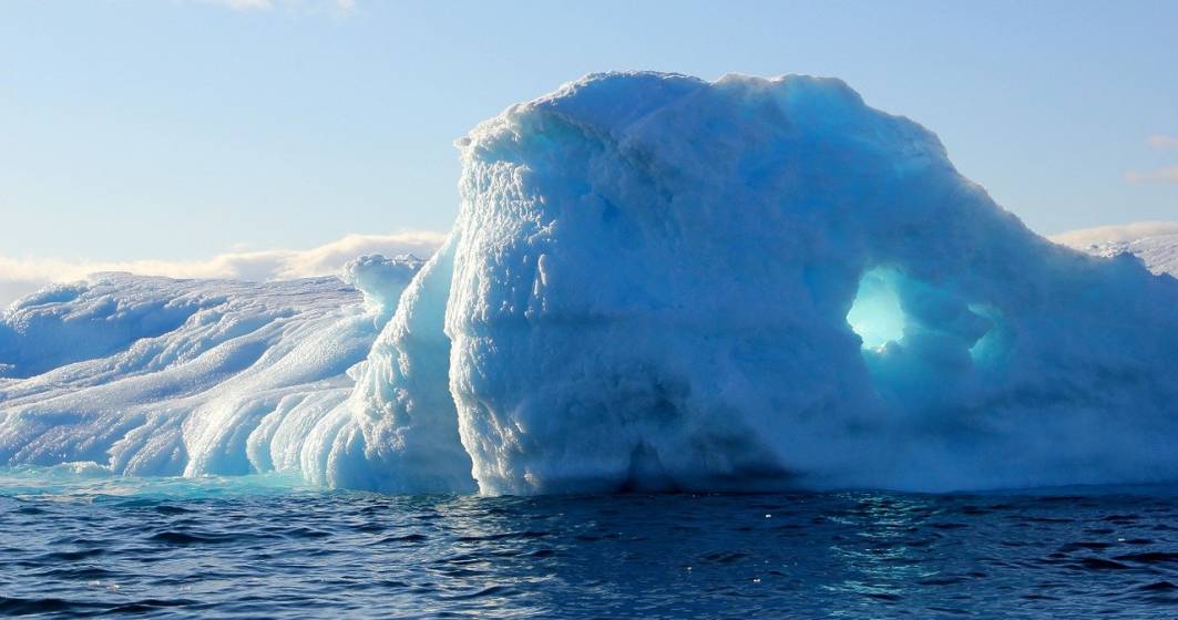 Imagine pentru articolul: Încălzirea globală face ravagii: a plouat pentru prima dată în cel înalt punct din Groenlanda